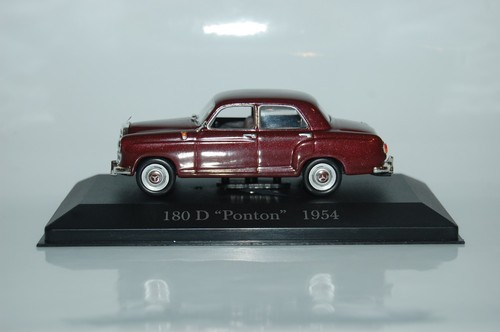 Rotbrauner mercedes benz 180 - benz,